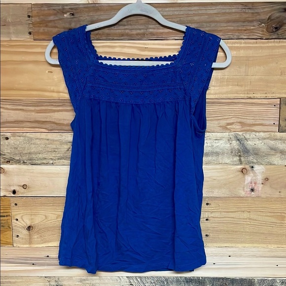 Banana Republic size Small Blue Sleeveless Neckline and Shoulder Lace Detail Top - Picture 1 of 6